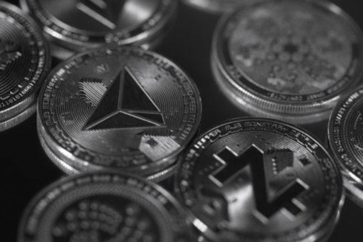 Вечеринка закончилась? Альткоины потеряли прибыль после медвежьего поведения акций в понедельник 