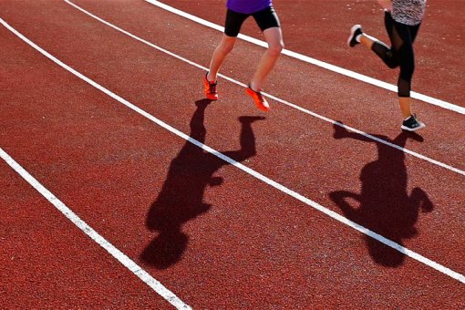 Биткоин готовится к тестированию за 9,900 долларов, пока альткоины начинают бычье ралли  