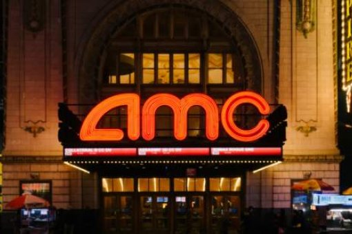 AMC Entertainment Holdings начнет принимать криптоплатежи
