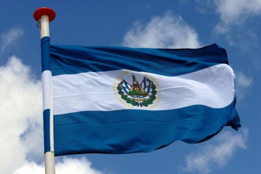 Президент Сальвадора решает проблемы медвежьего-рынка "надеждой и биткоином"