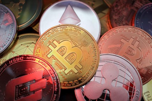 Основные криптовалюты упали в выходные дни на фоне общей напряженности рынка