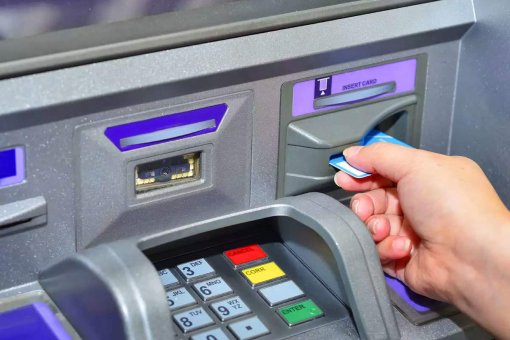 Китай запускает первые банкоматы с цифровым юанем