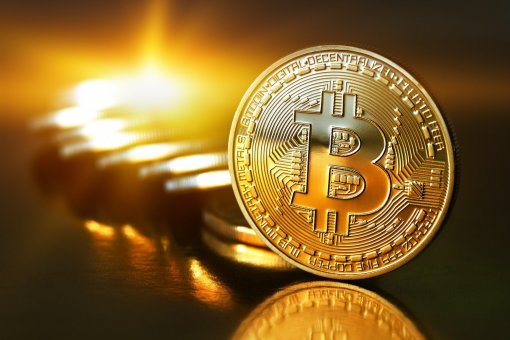 Цена на биткоин упала на 10%, почему это происходит?