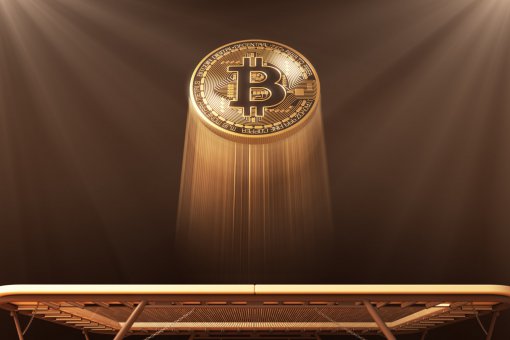 Биткойн держится на уровне выше 10 тысяч долларов, но возможен отскок