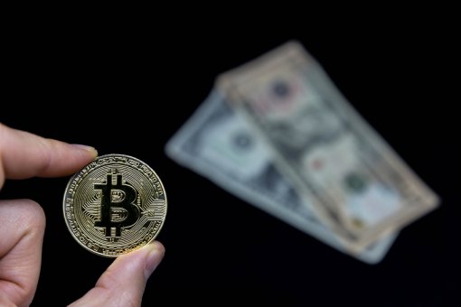 Bloomberg утверждает, что доллар не имеет внутренней ценности. Время для биткоинов?