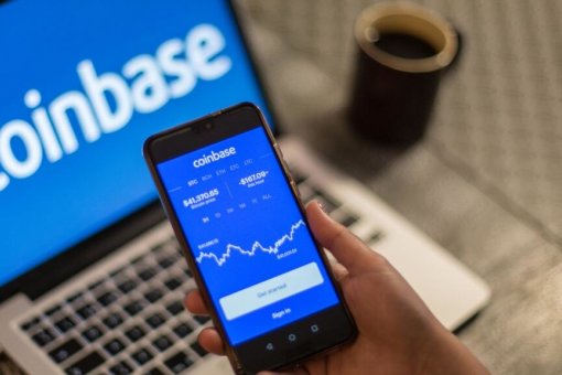 Генеральный директор Coinbase говорит, что обычные россияне используют криптовалюту в качестве "спасательного круга"