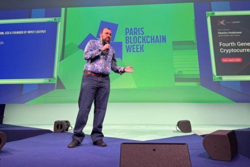 Чарльз Хоскинсон выступает на Paris Blockchain Week 2025.