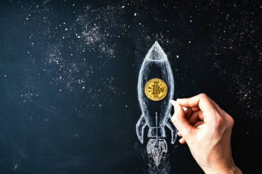 Цена биткоина подскакивает до 5-месячного максимума в 55 000 долларов США