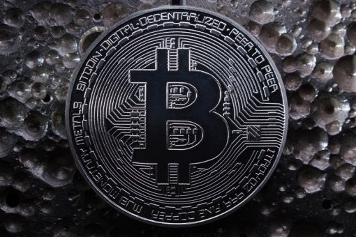 Цена биткоина не изменилась за выходные, колеблясь в ограниченном диапазоне