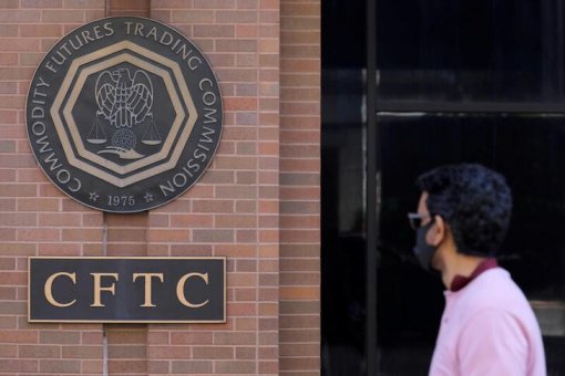 Комиссар CFTC утверждает, что криптосектор несет в себе множество рисков