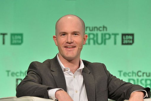 Coinbase теряет 5% сотрудников из-за запрета на политические выступления