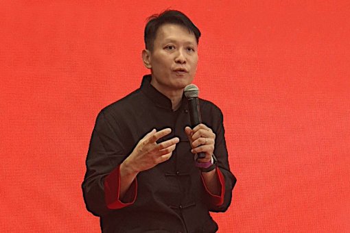 Глава региональных рынков Binance Ричард Тенг выступает на Ethereum Singapore 2023.