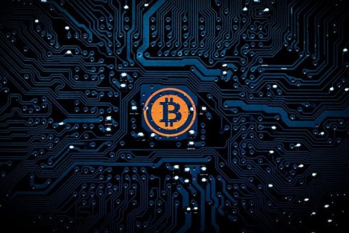 Многие эксперты уверены, что работодатели ежегодно недоплачивают своим работникам более $15 млрд, отказываясь платить сверхурочные или занижая зарплаты. Теперь сотрудники стали красть вычислительные мощности своих работодателей для добычи биткоинов.  