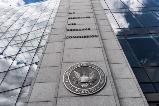 Комиссия по ценным бумагам США (SEC) готовится вынести решение по биткоин-ETF от VanEck и SolidX