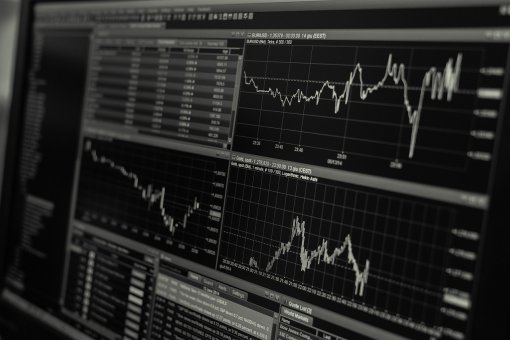 Биткоин в среду подешевел до 6.3-6.4 тысячи долларов, этот факт эксперты связывают с новостью о взломе швейцарской криптоплатформы Bancor.