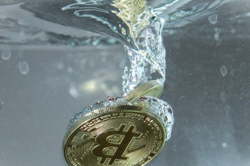 4 индикатора показывают, что биткоин имеет «высокий шанс» падения в следующие 2 недели 