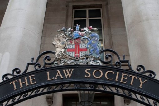 Юридическое сообщество Англии и Уэльса: нужно осторожно относиться к использованию биткойна в сделках