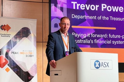 Тревор Пауэр из Министерства финансов Австралии выступает на Australian Blockchain Week 2023.