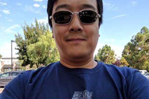В декабре 2017 года основатель Litecoin Чарли Ли ( Charlie Lee ) продал или передал все свои Лайткоины, в стремлении доказать, что его дальнейшее участие в проекте больше не продиктовано исключительно личной финансовой выгодой.  Но теперь он не уверен, что это было правильное решение.